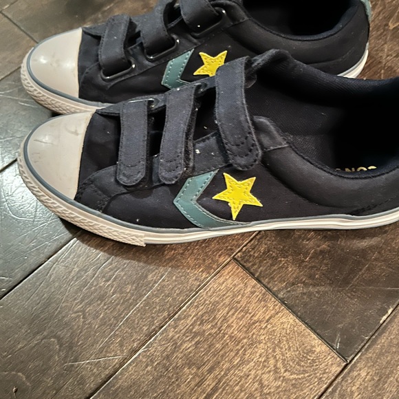 Ladies size 8, kids size 6 Velcro converse. - Picture 2 of 3